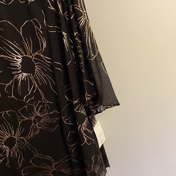 Floral asymmetrical overlay dress - Picture 2 of 4